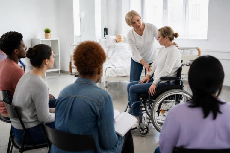 découvrez une formation enrichissante d'auxiliaire de vie, dédiée à accompagner et soutenir les personnes au quotidien avec bienveillance et professionnalisme.