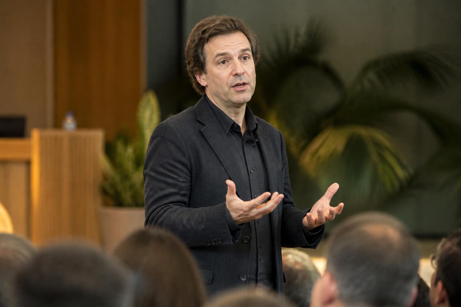 découvrez les clés du succès des conférences philosophiques captivantes de charles pépin, alliant sagesse, inspiration et réflexion profonde pour susciter l'engagement et l'émerveillement.