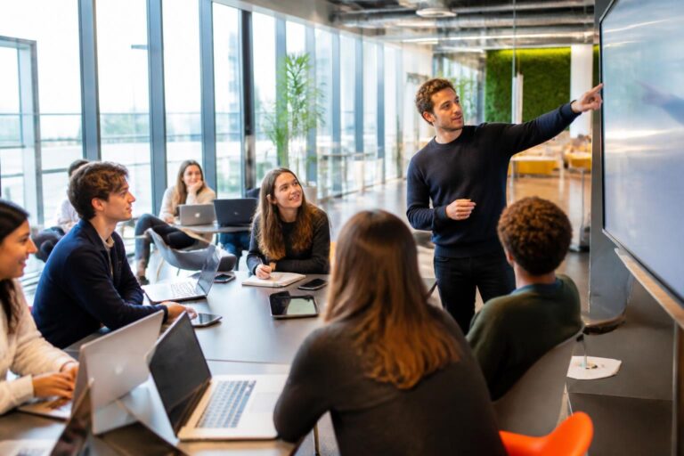 découvrez l'offre académique de l'emd business school et ses programmes innovants conçus pour former les leaders de demain. rejoignez une école d'excellence alliant théorie et pratique.